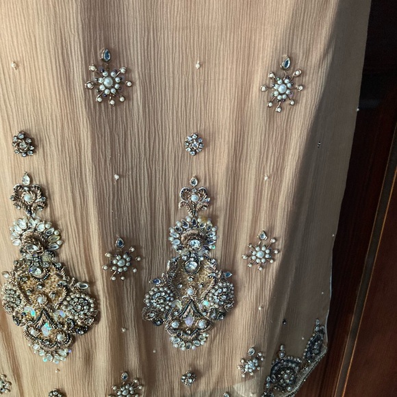 Pakistani designer chiffon kameez (shirt) embroidered with beads and pearlwork - Picture 10 of 14